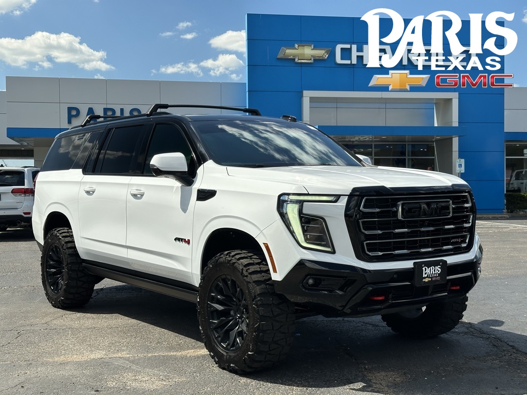 2023 Chevrolet Suburban RST photo 7