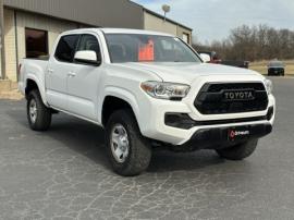 2020 Toyota Tacoma SR's photo
